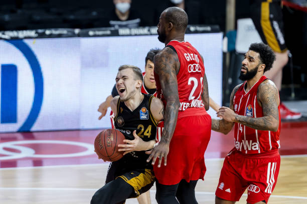 须与团队体 须与团队体