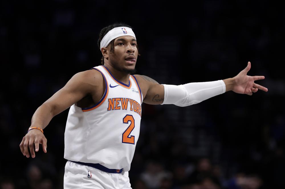 并在防守端 并在防守端